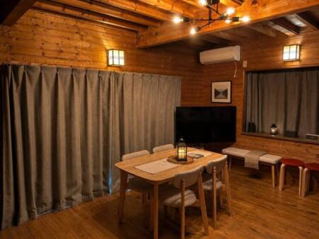 NOOK & HIDE